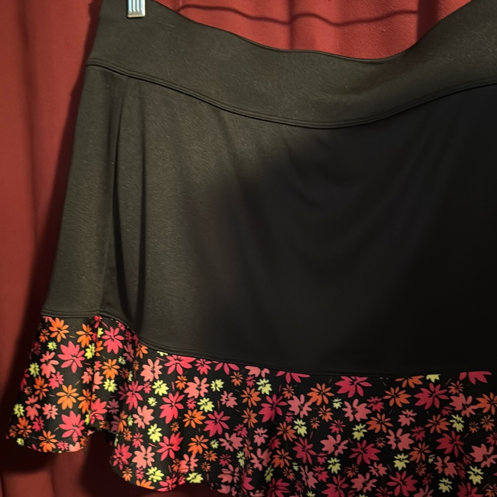 Women’s PGA fall golf/tennis skirt size XL, new without tags.